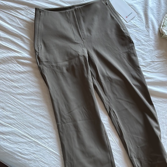 Smooth Fit Pull-on Hight -Rise Crop - Picture 2 of 5